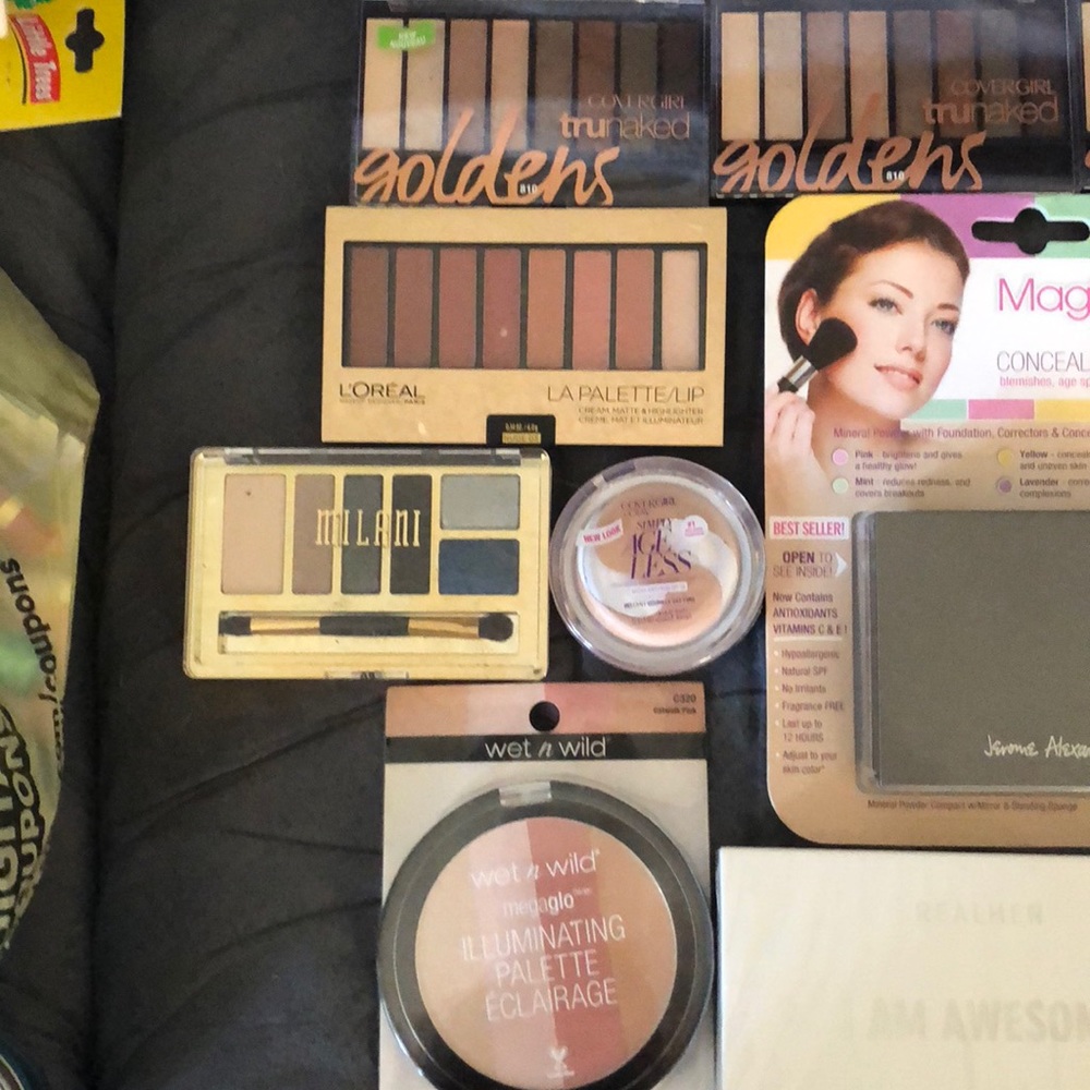 Makeup bundle - Picture 2 of 3